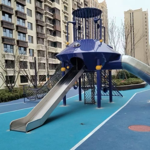 山西晉城非標定制滑梯安裝完成