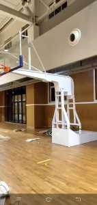 電動液壓籃球架調(diào)試現(xiàn)場_奧帥體育