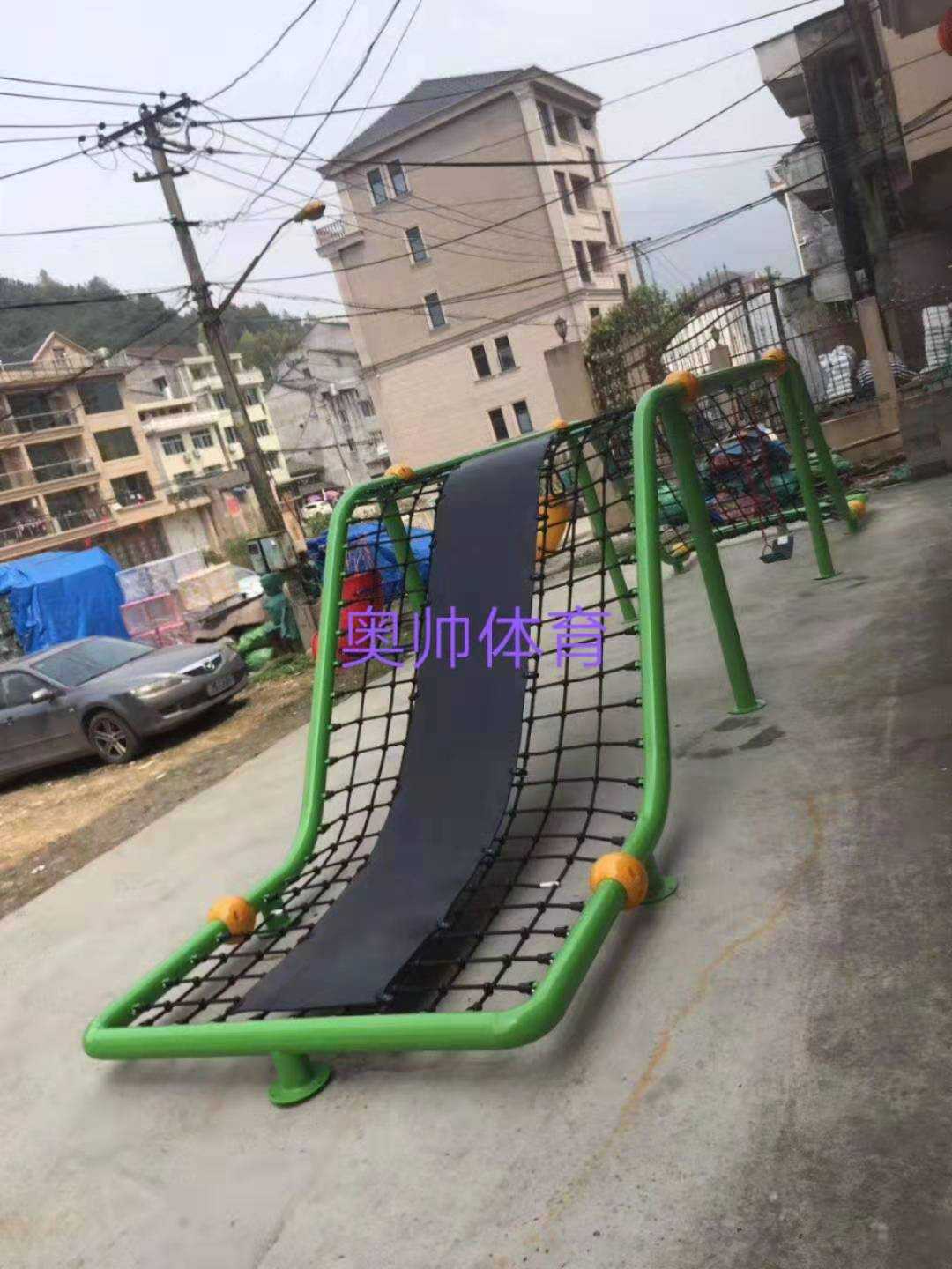 兒童游樂設施攀爬