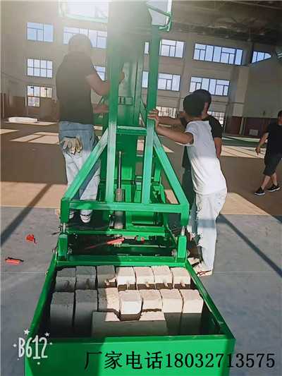 手動液壓籃球架調(diào)試中 手動液壓籃球架調(diào)試中