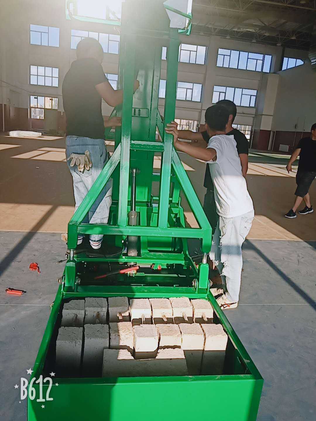 手動液壓籃球架 手動液壓籃球架